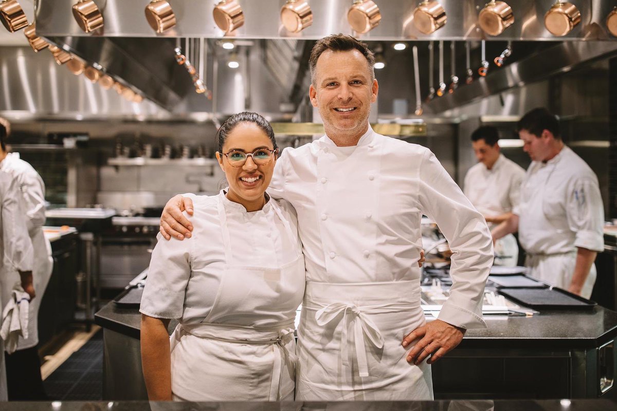janinagaray's tweet photo. L’oeil du tigre, thank you Chef @chefwilliambradley 🐅💛💥😎🙏🏼
.
.
.
.
.
.
#JaninaGaray #Repostería #Bakerylife #pastrychef #chef #addisondelmar #mentor #appreciation #grateful #michelinguide #sandiego #ohmama https://t.co/AW5KcHlWbP