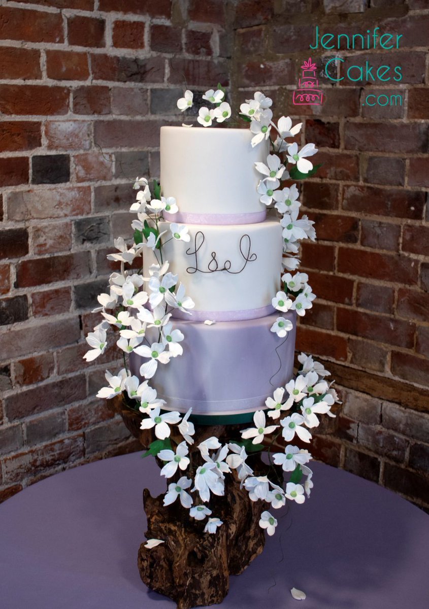 JenniferCakesUK's tweet photo. More double height tiers for this gorgeous wedding cake at @gaynespark, decorated with 112 hand made climbing flowers covering both the cake and my fabulous tree root cake stand. Love this design so much! 😍
Please like &amp; share 👍 https://t.co/fcJJblY3u3