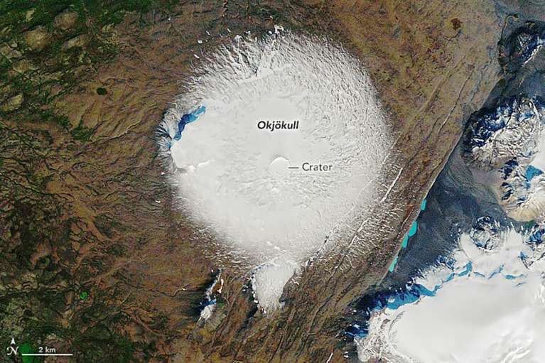 Forumeteoclimat's tweet photo. 🌍 Aujourd’hui, l’#Islande a rendu hommage au glacier Okjökull « Ok » disparu par le dérèglement climatique... une plaque commémorative a été installée 😱 https://t.co/ypS33jFPvb