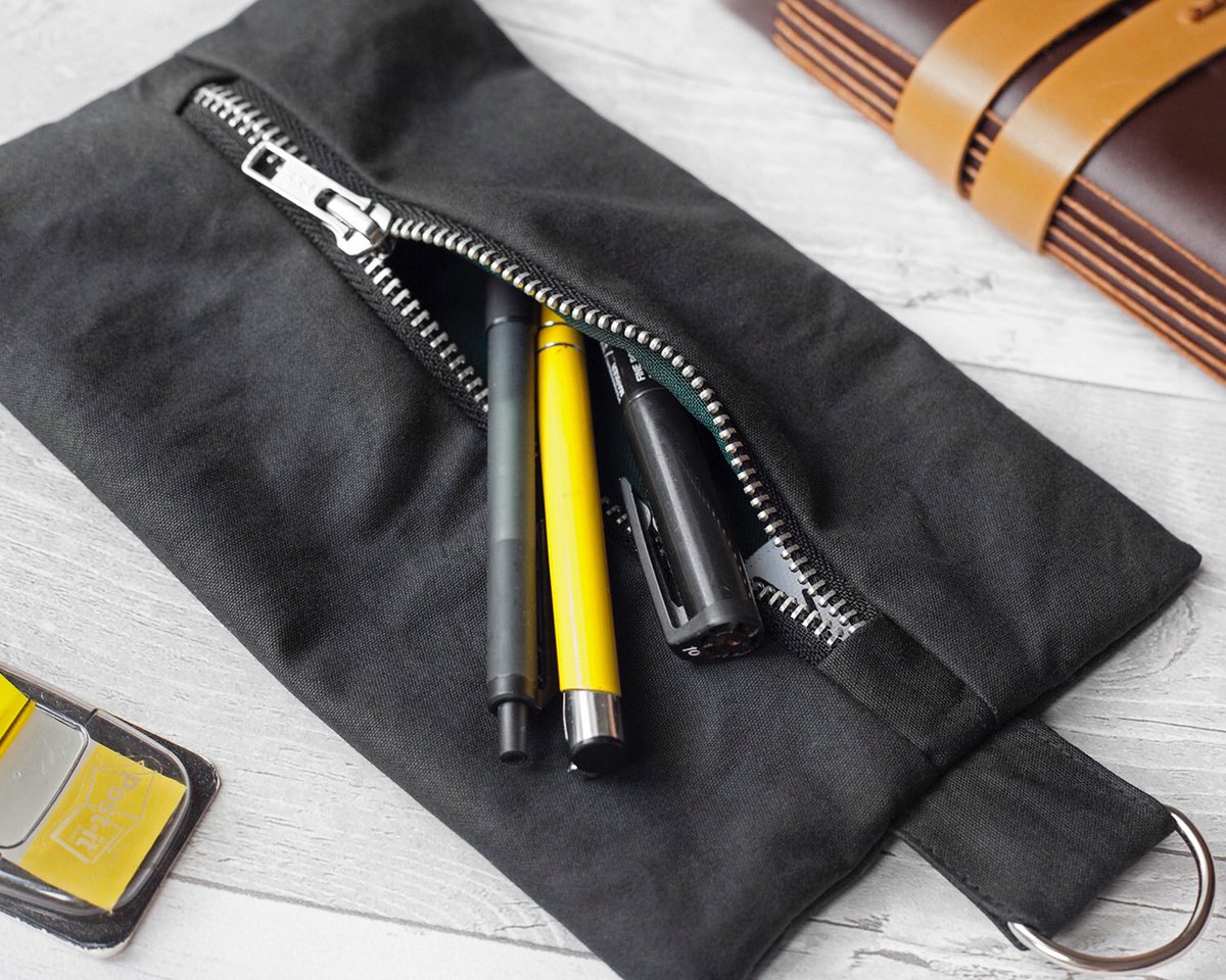 This pencil case can fit every #pen and pencil in your studio #crafthour etsy.com/uk/listing/696…