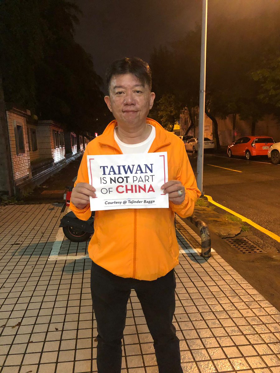 vikasbha's tweet photo. बीजेपी प्रवक्ता @TajinderBagga ने ताइवान में धूम मचा दी है, "TAIWAN is not part of CHINA" कैंपेन चला कर कश्मीर में टांग अड़ा रहे चीन को उसी की भाषा में जवाब दे दिया है, अभी तक पचासों ताइवानी नागरिक ऐसे प्लेकार्ड लेकर तस्वीरें पोस्ट कर चुके है। अब चीन की प्रतिक्रिया का इंतज़ार है। https://t.co/EQqqLF0iIe