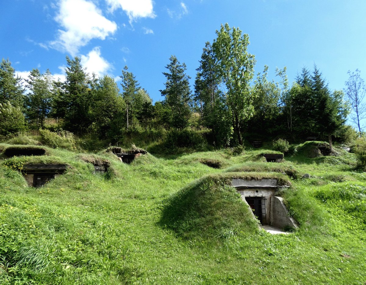 Stano77754804's tweet photo. Pivničky na zemiaky v obci Liptovská Teplička
#slovakia #beautifulslovakia #carovneslovensko #landscape #hobbitown https://t.co/5fpY9oFHHi