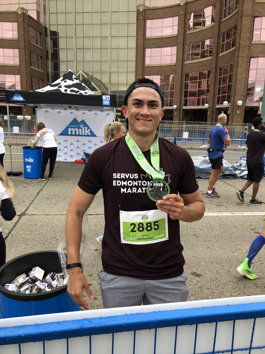 hc_pac's tweet photo. One last half marathon for Coach @Epoole95 before the 2019/20 season starts. Not a big deal ! #MAA #PAC #Fitness #PACBUILT #albertabuilt https://t.co/3AzTSr8Iqw