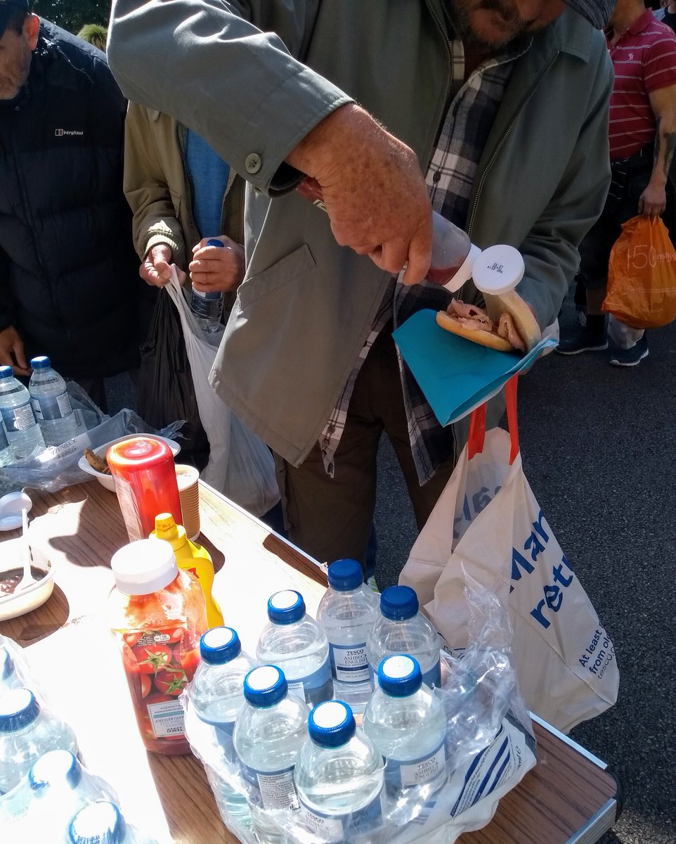 SloughOutreach's tweet image. Our Sunday #BikeWorkshop for our homeless friends and those in need run by selfless volunteers while our friends @londonsloughrun feed the hungry #souprun. #partnershipswork #workingtogether
#GetInvolved Please help us to help our friends in anyway you can #Food #Bikes #Shoes 🙏