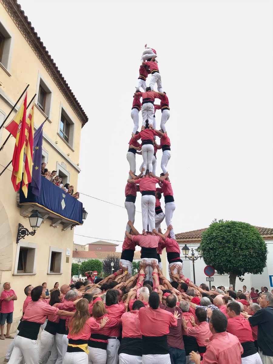 collavella's tweet image. Festa Major de Vallmoll | Segona ronda 4de8 amb el pilar descarregat.
#castellers 
#ADNCollavella