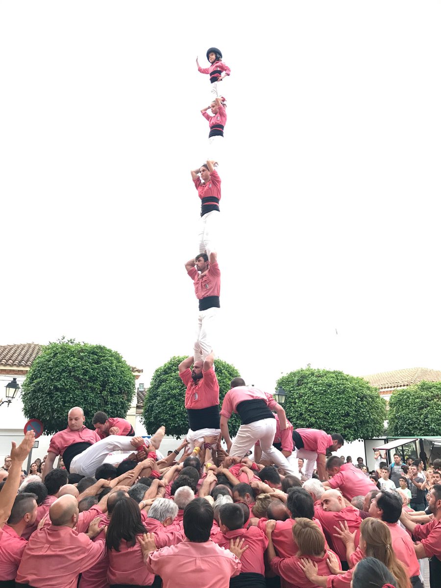 collavella's tweet image. Festa Major de Vallmoll | Segona ronda 4de8 amb el pilar descarregat.
#castellers 
#ADNCollavella