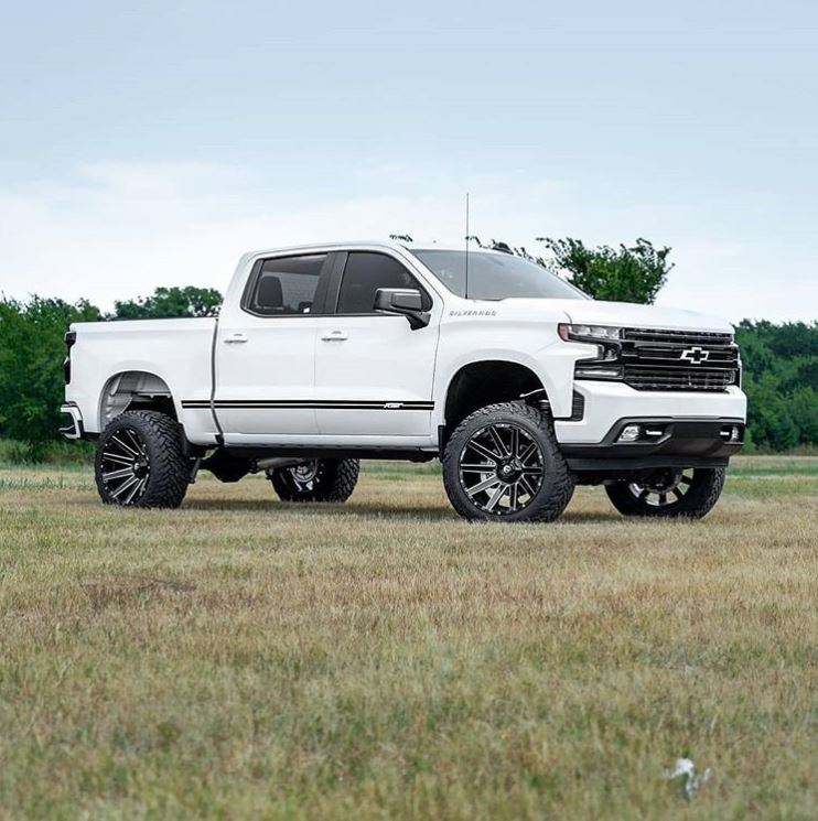 RealTruck's tweet photo. Fuel Contra wheels on a brand new 2019 Silverado

#fuelcontra #wheels #2019silverado #silverado #chevy #luxurytrucks #liftedtrucks #22x12 #fuelmudgrippers #z71 #v8 #realtruck https://t.co/IFUY9yZBpT
