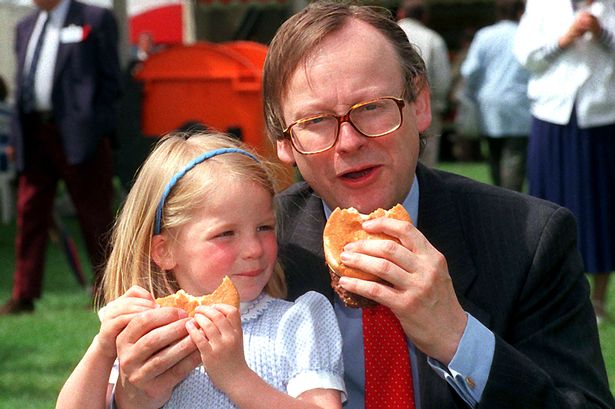blackaniser's tweet photo. @bbradleymp You are utterly devoid of intelligence, please delete your account so you don't infect gullible brexit supporters with dangerous stupidity like this. You are like Gummer feeding his kids burgers during the bse crisis. https://t.co/jFhEDA8G7u
