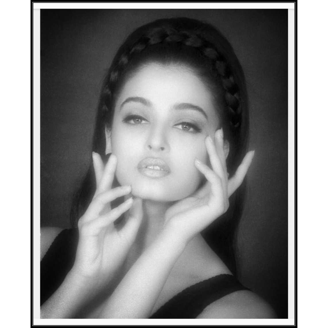 BibaswanM's tweet photo. #AishwaryaRaiBachchan Pic 
A #JayeshSeth Photography 
In the year 1992 https://t.co/DAXOnFIlfS