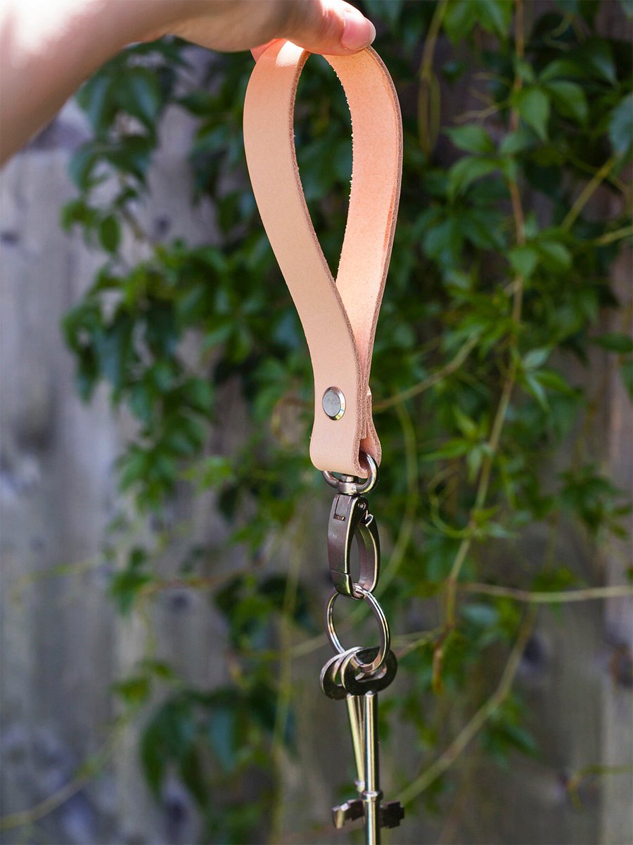 Strong and large key holder, so you never lock yourself out back from the #backtoschool run! #CraftHour etsy.com/uk/listing/717…