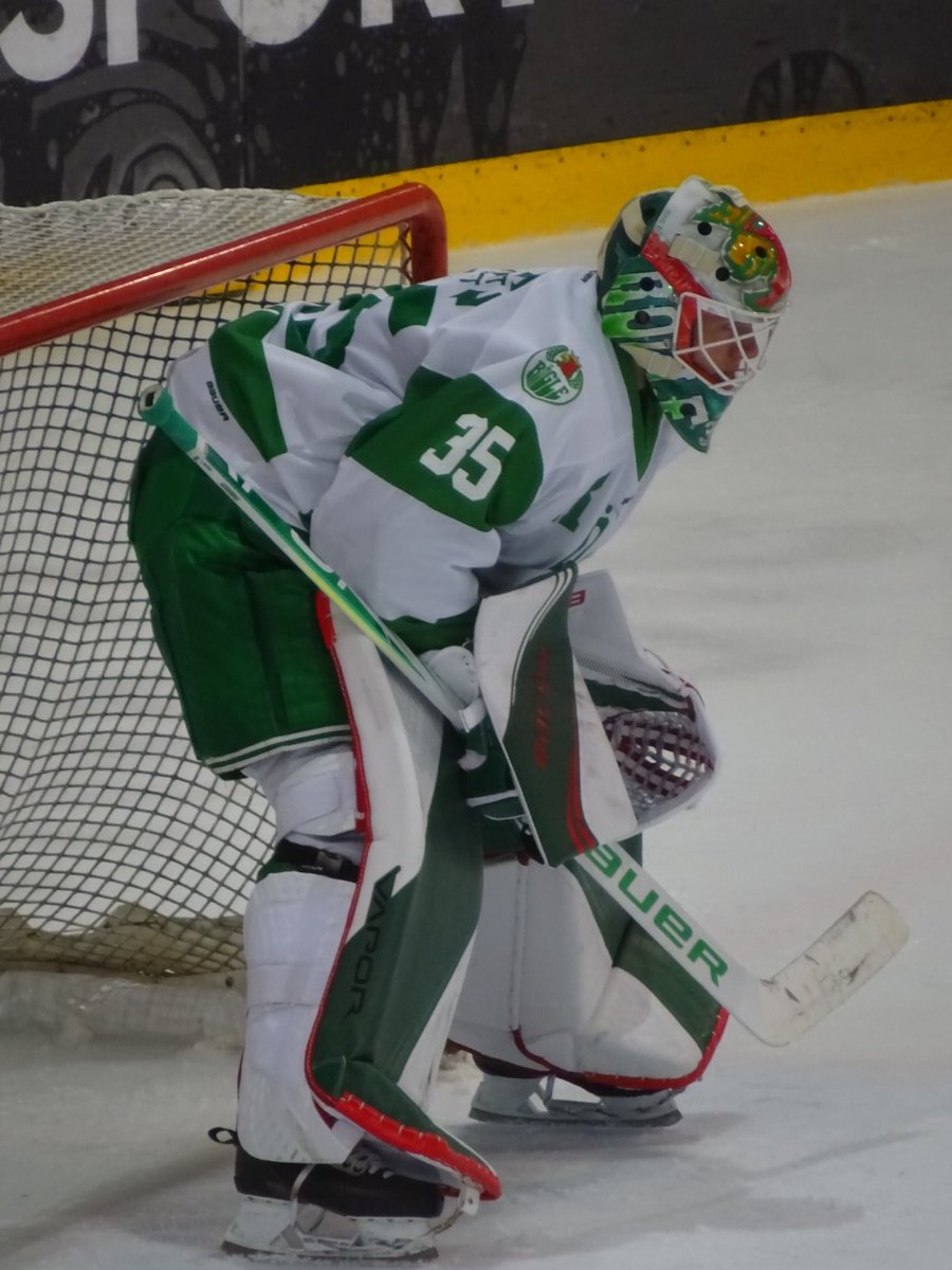 Dragonflames13's tweet photo. Sometimes i'm happy about to be a European Hockey Fan. The Preseason start much earlier than in North America ๐#aufgehtshaie #preseason #Rรถgle #Kรถlncup2019 #firstfaceoff https://t.co/CDNyPQve9T