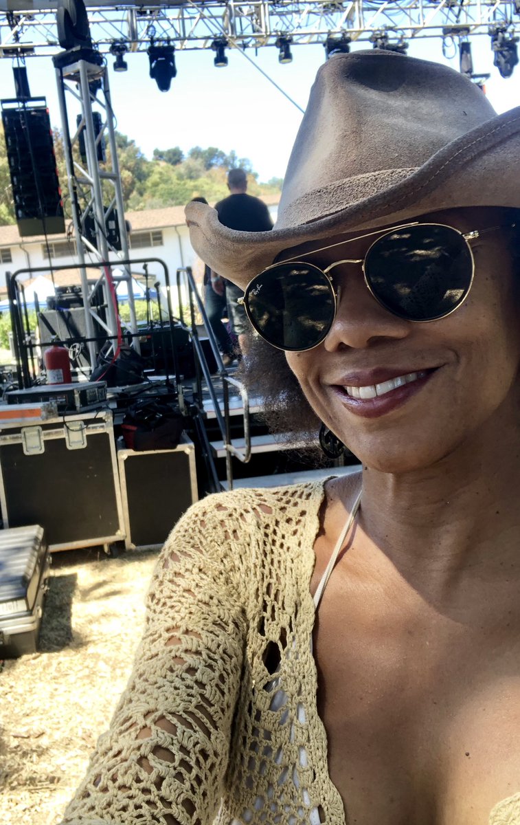 Princess_LadyK's tweet photo. #backstage #Yesai #AboutToHitTheStage #ReggaeOnTheMountain #HilltopStage https://t.co/e0yGCEb0YF