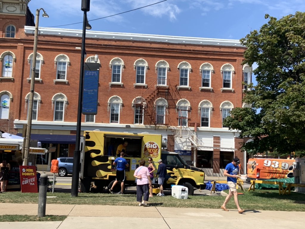BigCheeseErie's tweet photo. Last day down at @CelebrateErie . Come down to enjoy this beautiful sunshine, delicious food, music and creative art! The big cheese will cook you up something yummy!! We even had Disney princesses stop by today. https://t.co/TSTUuvdLQe