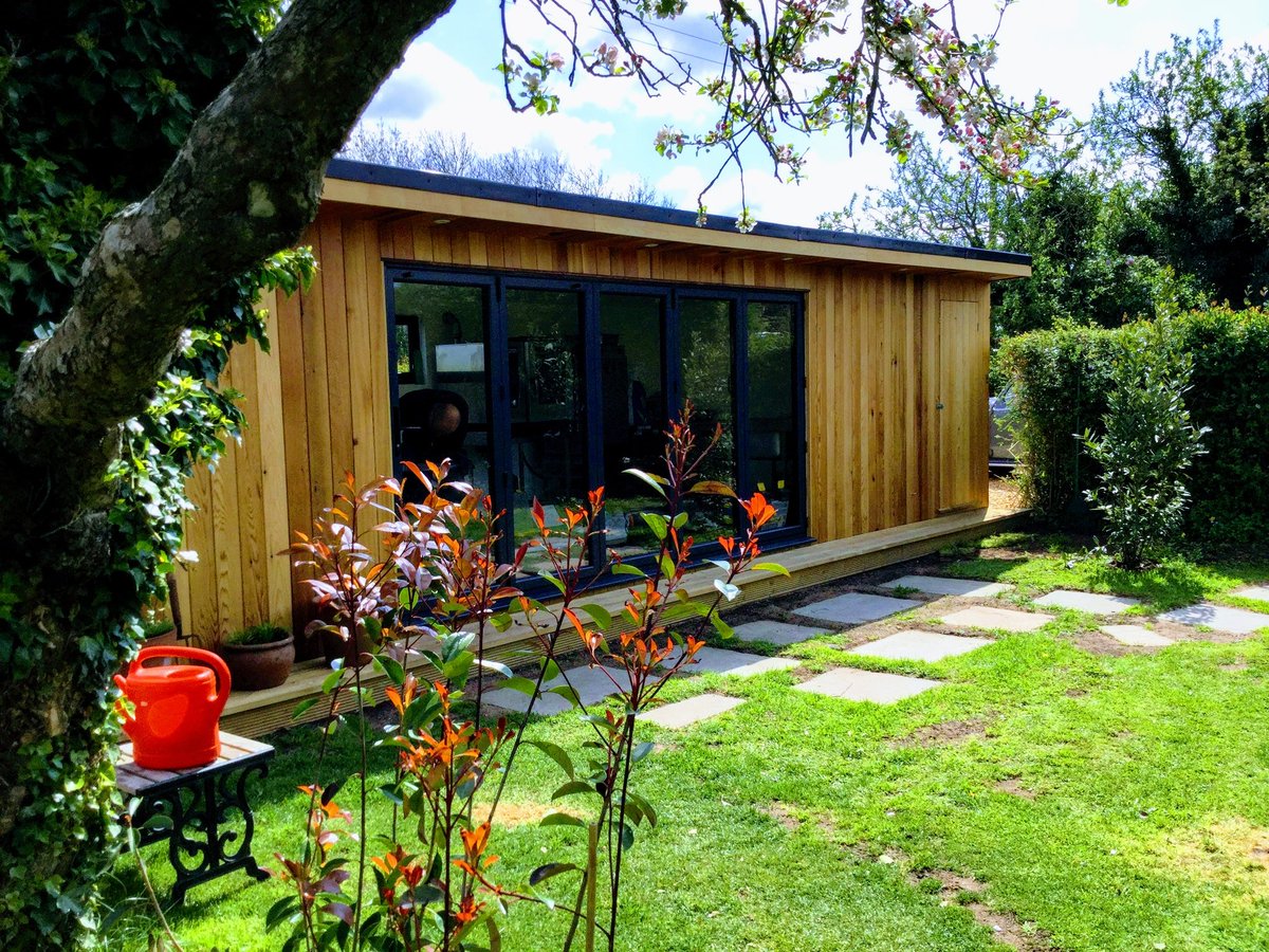This is one of our Studio model garden rooms that we built for a client in #gloucestershire.

We are able to suppy to anywhere on the UK.  futurerooms.co.uk #crafthour #ukcraftershour #BrumHour