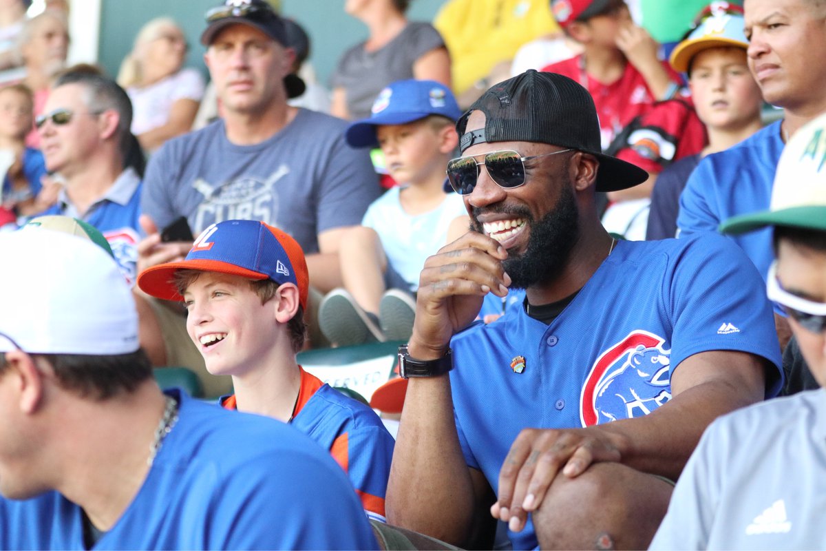 Cubs's tweet photo. Switching up the pregame routine today.

#EverybodyIn #LittleLeagueClassic https://t.co/OtfgJSLOOo
