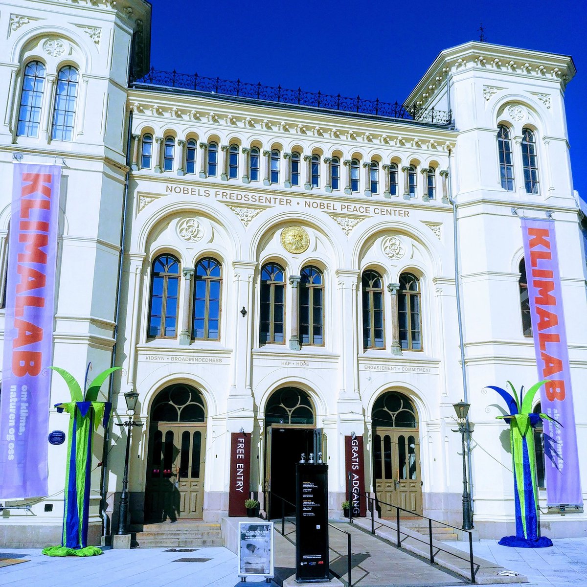 norvegefr's tweet photo. Superbe exposition #KlimaLab au @NobelPeaceOslo sur le climat, la nature et l'homme 🌍 Une expérience interactive pour enfants et adultes qui fait réfléchir sur notre rôle à jouer aujourd'hui pour sauver la planète ! #climatchange #savetheplanet #Oslo #visitpeace https://t.co/XQ4P5eGytZ