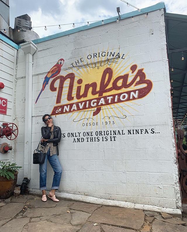 LeonelCorado's tweet photo. Looks like #DynamoDiesel and his favorite @nbcbrooklyn99 star @iamstephbeatz know about the important places in Houston. #NineNine #ForeverOrange https://t.co/9ae0LHAuuH