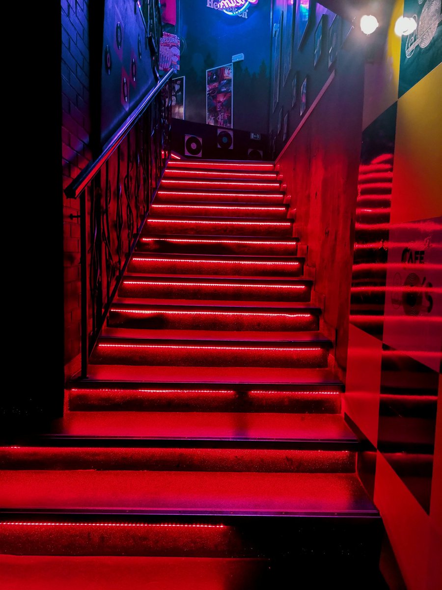 cin_simona's tweet photo. After some interesting sessions at @CzechDreamin #CD19, we continuted by visiting the city... This is the best bar we enjoyed in Praha - cafe 80's. Definitely music and ambiance 80's will remain the best ones ! ❤️🎵
#BackToThe80s #Praha https://t.co/ekXcQZvk4q
