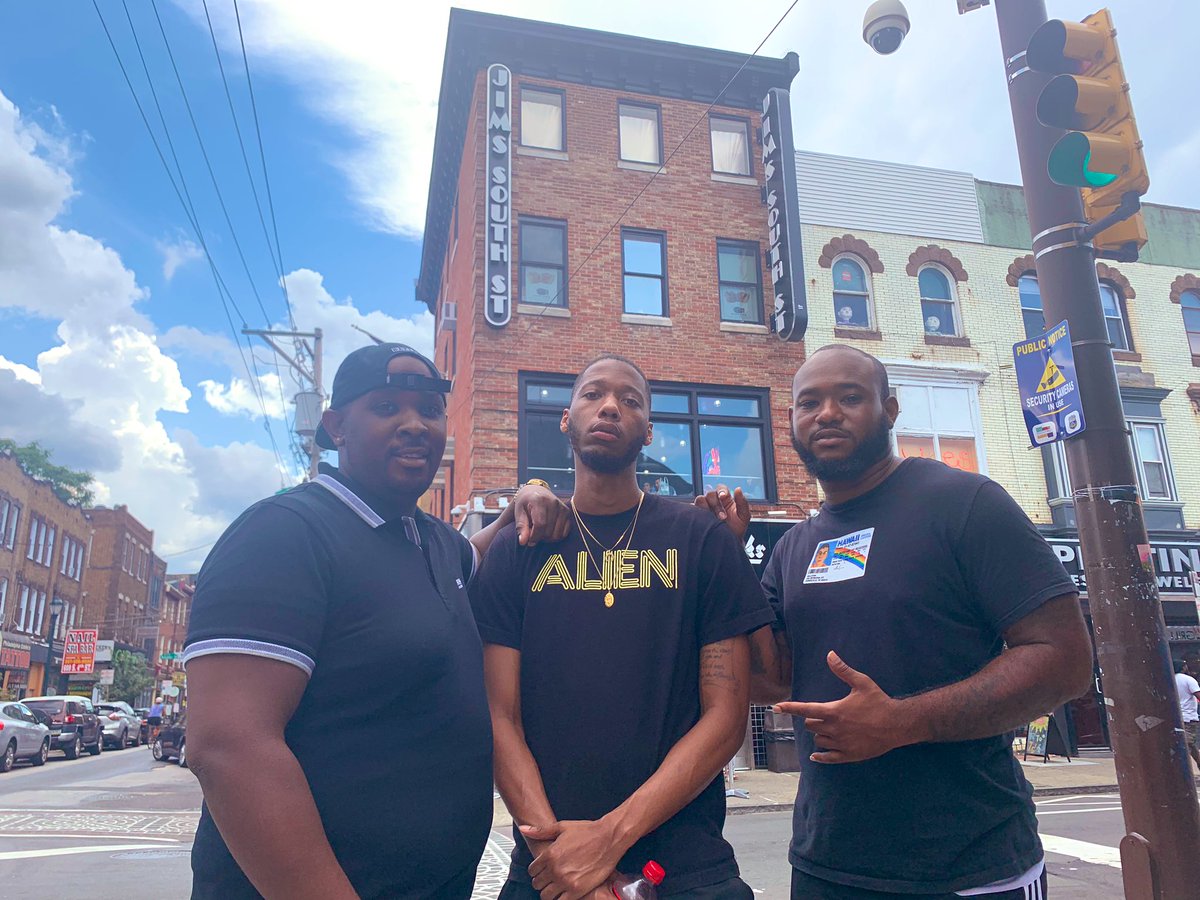 WE_R_FLY's tweet photo. Philly showing love already... folks in the line at Jim’s bought our food. 😂 Catch @iMcFLI @mookmanshawty &amp; @Only1Easton Tonight live #dapfest2 #dapfest2019 #FLYswagsurfinchallenge 🏄🏾‍♂️🌎 #swagsurfinamericatour Fall Dates dropping soon... https://t.co/PAEIoY0U1O