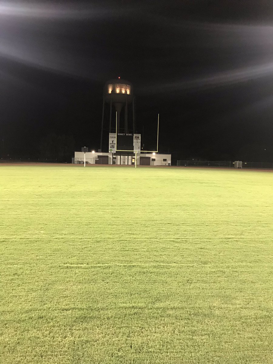CoachRT_G's tweet photo. Almost that time! #LightsOn #PutOn #NewU #UGuy #ProveUsRight https://t.co/I0zaAdbKR8