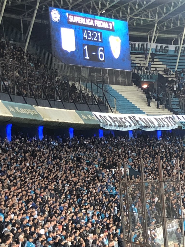 ellocoruben2011's tweet photo. Un aplauso a la gente de @RacingClub por nunca dejar de alentar y el reconocimiento al equipo rival que estaba haciendo una exhibición de fútbol. https://t.co/RmiPOOsPqM