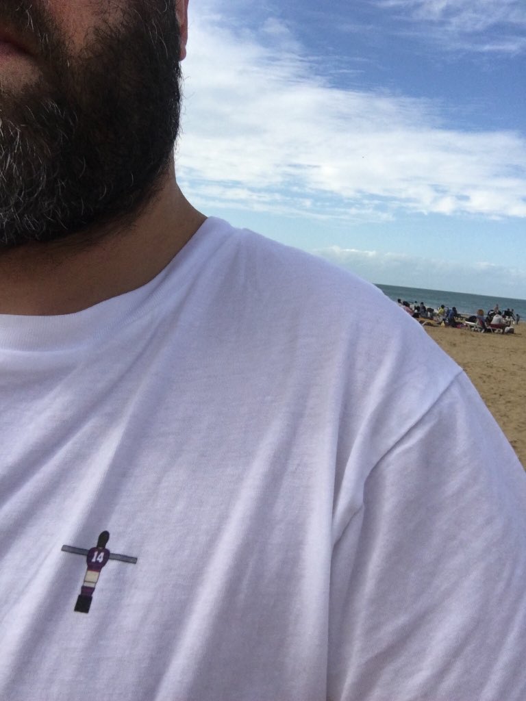 SE_Magpie's tweet photo. @HWTL1892 Ginola spotted on Margate beach https://t.co/P9kv8wizaj