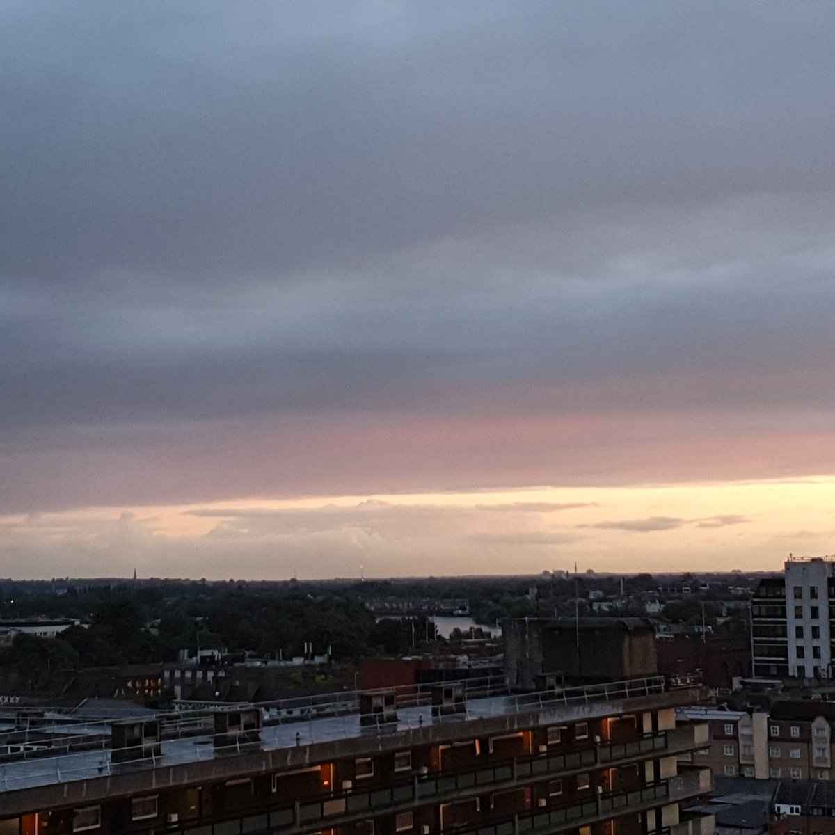 Caro_Oteiza's tweet image. Sunday . #virginsuicides #highschoollover #air.