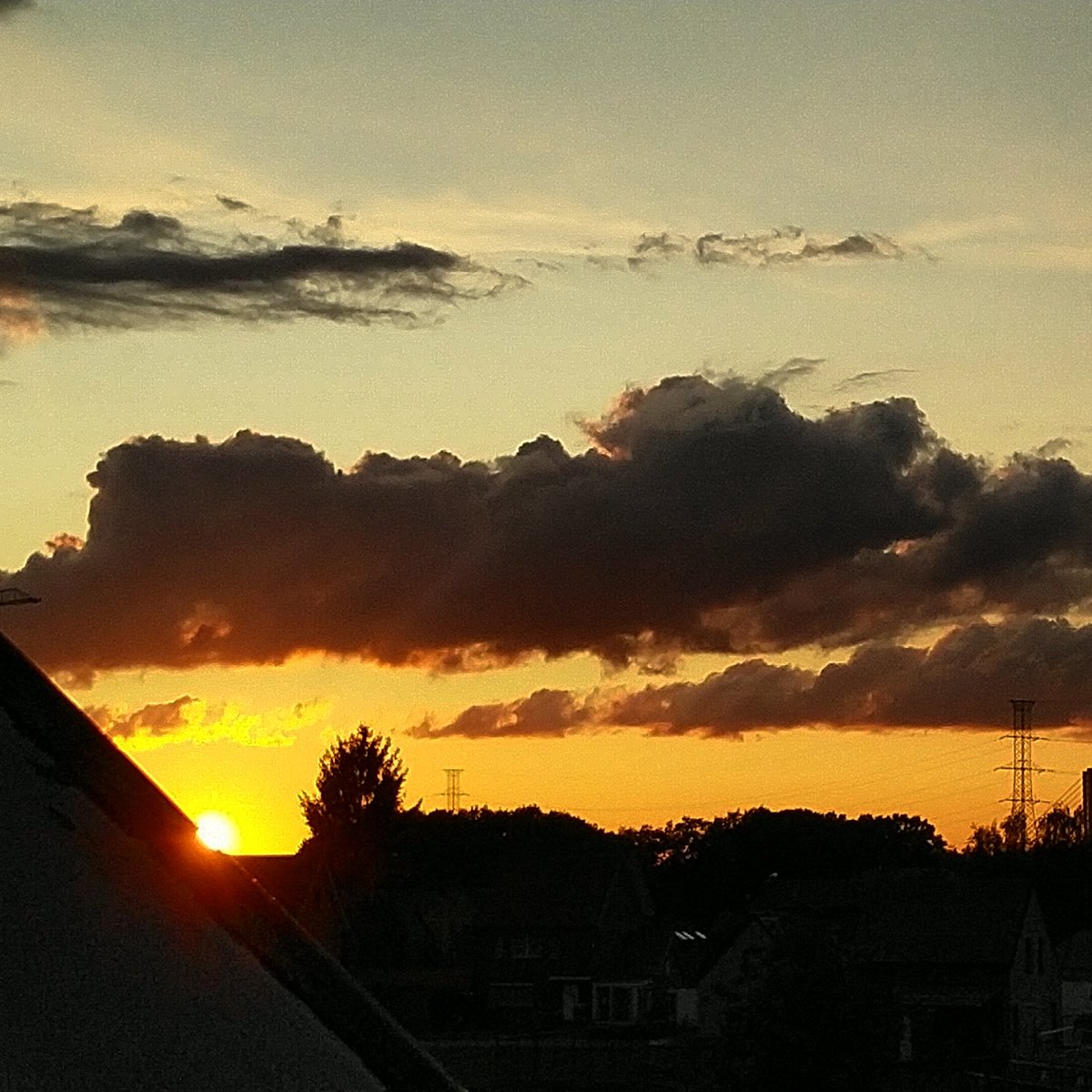 ✦ 18/08/2019Sunset seen from the window of my dorm room 