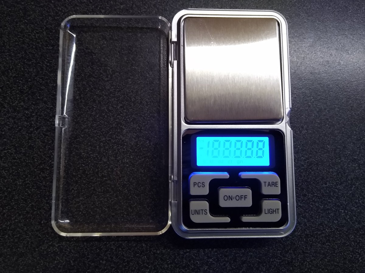 SedberghGold's tweet photo. Essential kit #18 a set of precision scales to measure your finds, this one is pocket sized and has a built in hard case- handy to keep in a backpack, it measures from 0.01g-100g and can also be set to measure in ounces, tola, grains and carats. https://t.co/oyP4Y4g2Tu