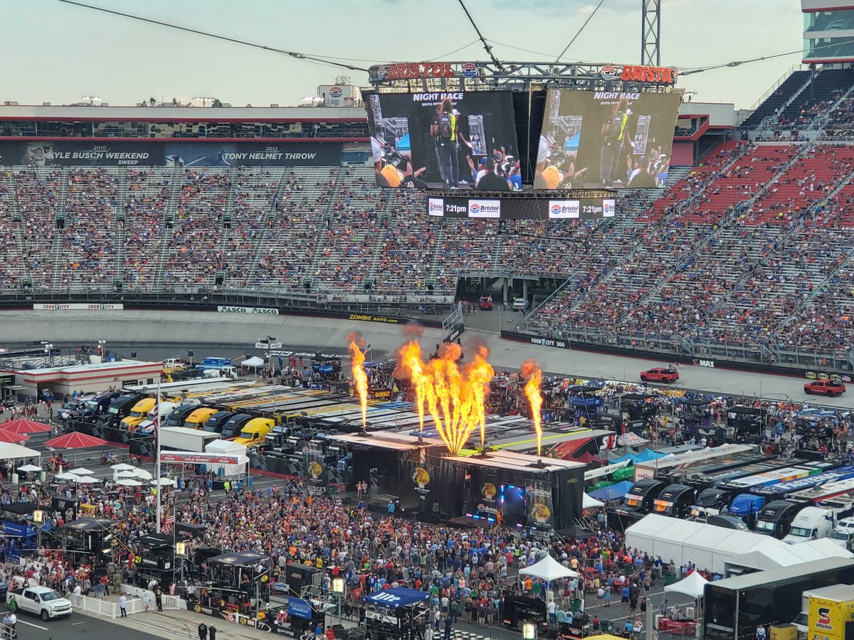 We love bringing out the big center-hung at Bristol Motor Speedway. Always knows how to make a statement! https://t.co/EVkzQQCqce #bristolmotorspeedway #avtweeps https://t.co/qIwcLEe7q3