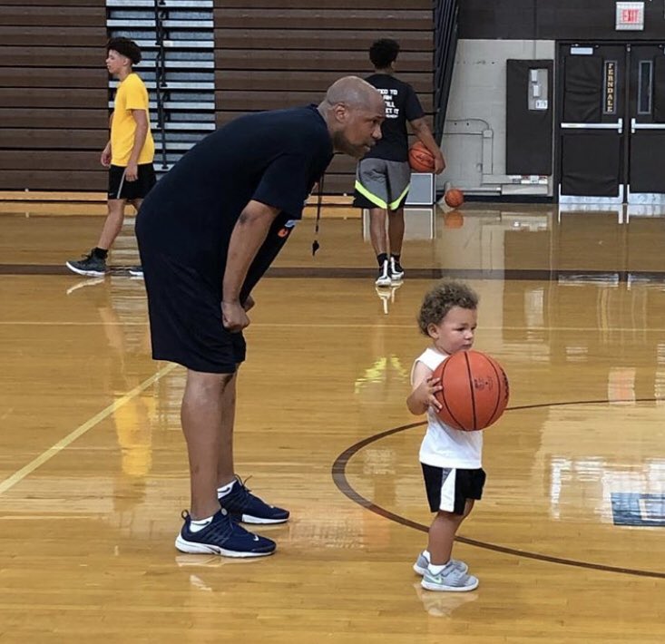 coachcam30's tweet photo. Felt damn good to be back in my element for a couple days! My shot makers got a TON of shots up, got better and had fun that’s what it’s all about! I’m back 😎 #WeMakeShots https://t.co/Sv4SB0sbp6