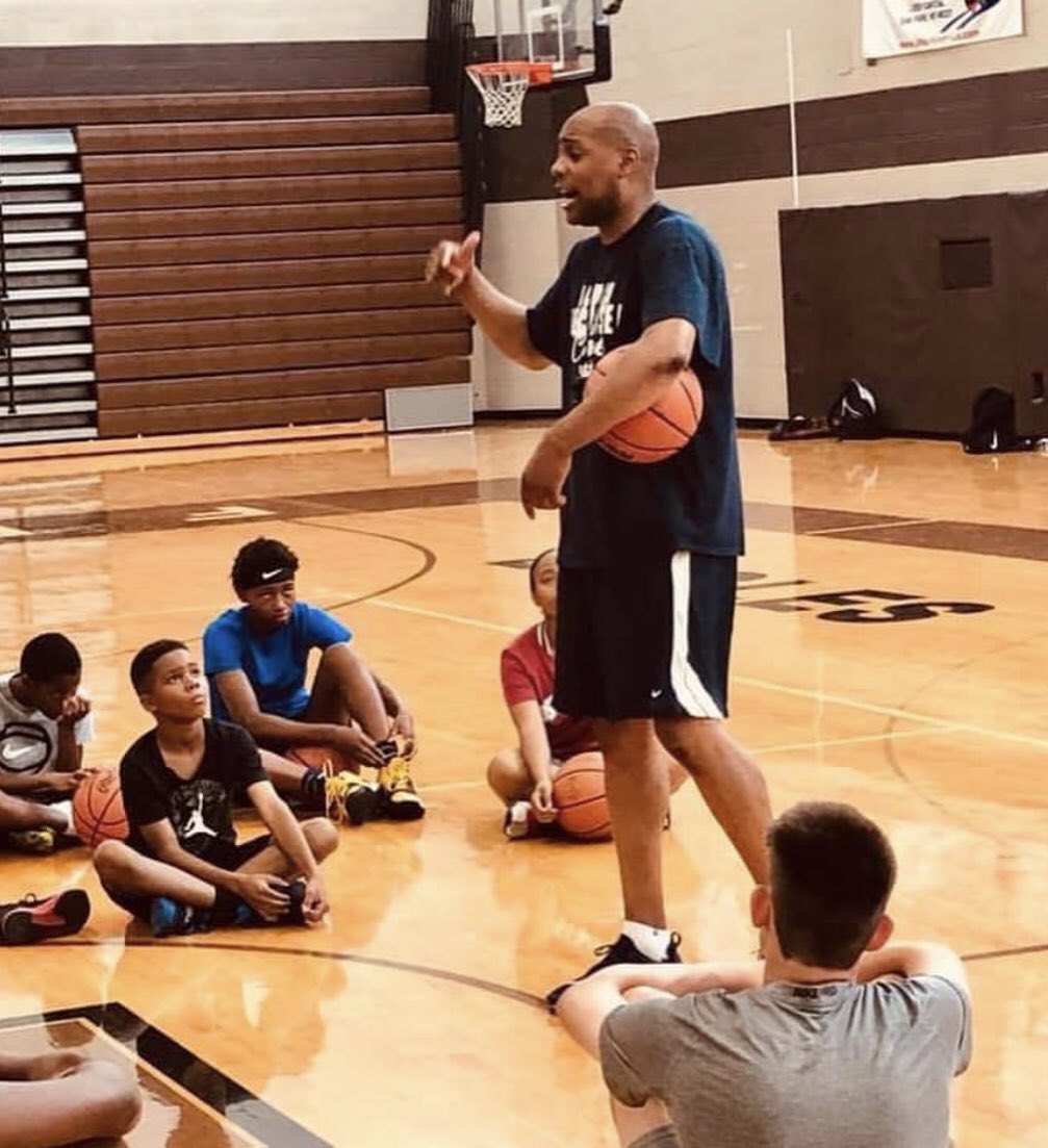coachcam30's tweet photo. Felt damn good to be back in my element for a couple days! My shot makers got a TON of shots up, got better and had fun that’s what it’s all about! I’m back 😎 #WeMakeShots https://t.co/Sv4SB0sbp6