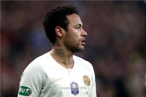 لازال مستقبل النجم البرازيلي نيمار دا سيلفا، لاعب باريس سان جيرمان، يأخذ حيزًا كبيرًا في وسائل الإعلام الفرنسية، في ظل رغبة اللاعب في الرحيل عن حديقة الأمراء قبل انتهاء القيد في أوروبا، يوم 2 سبتمبر المقبل.
ويحافظ باريس سان جيرمان على مطالبه بالحصول على اللاعبين والمال،والمبلغ.