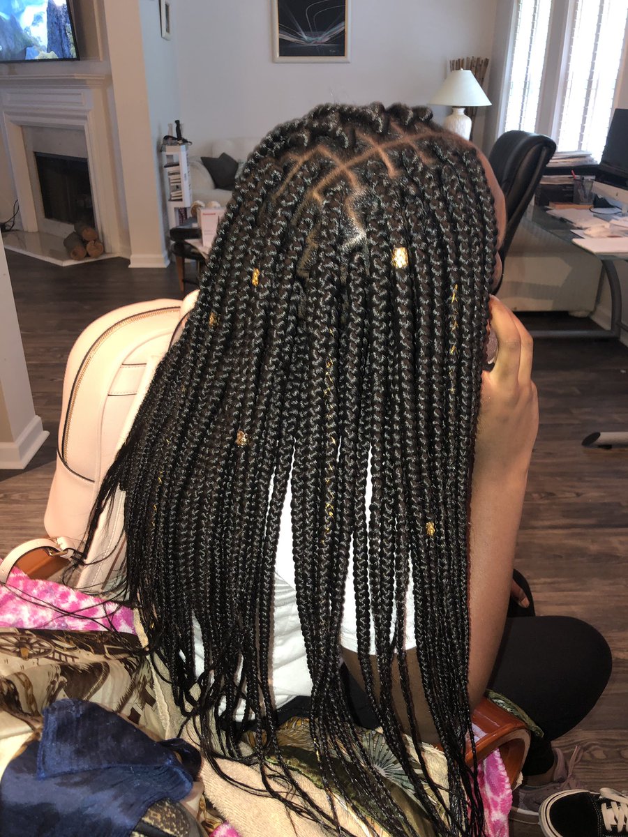 kelligabrielle's tweet photo. Hey #GSU LADIES!! I’m Kelli and I do braids on GSU campus for the low 👏🏽. Find me on insta @kelligabriellebraids to book your appointment! #statenotsouthern #hairincluded #atlanta https://t.co/GEggbc7hpq