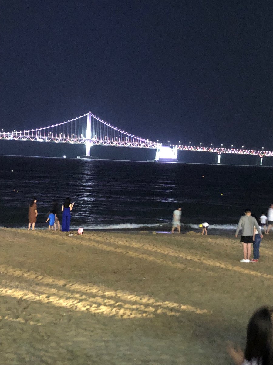 idmCherry's tweet photo. Sunday night Busan#summertime https://t.co/7wtP7vnYgE