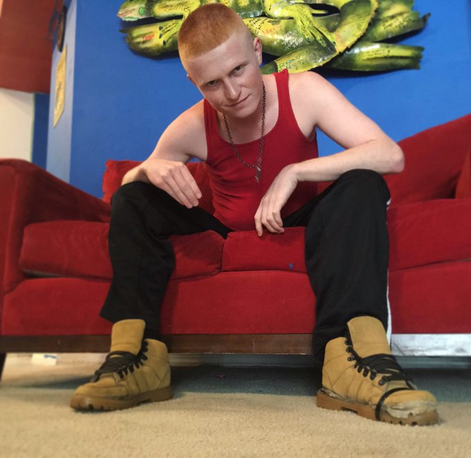 These boots is dirty. Who’s gonna clean em? #gay #GingerHair #alpha #cashdom #boy #Feet #boots https://t