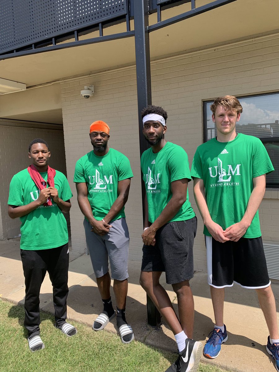 ULM_MBB's tweet photo. We had a great time helping students move in this weekend! Excited for a new year on the Bayou! #MoveInMania #DefendTheNest https://t.co/DWirE7pLmB