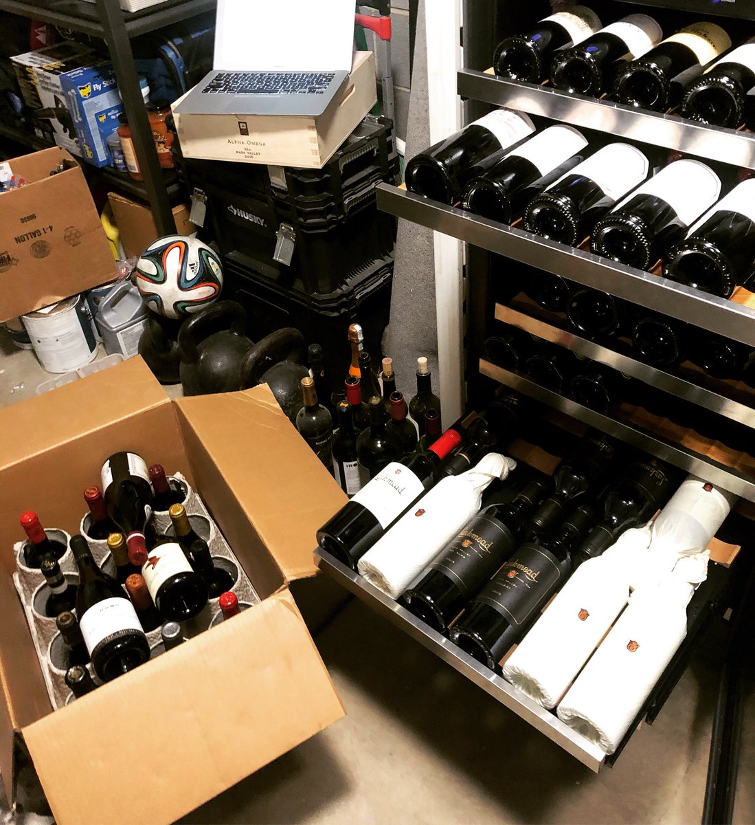 cleverdrinker1's tweet photo. I’m a big ol’ #Bordeaux nerd. So I would love to hear your favorites in the US. #napavalley #sonoma #oragon #washington etc... #wines to drink or wineries to visit. Hit me! #wine #winery #napa https://t.co/xpLSzCO0Do
