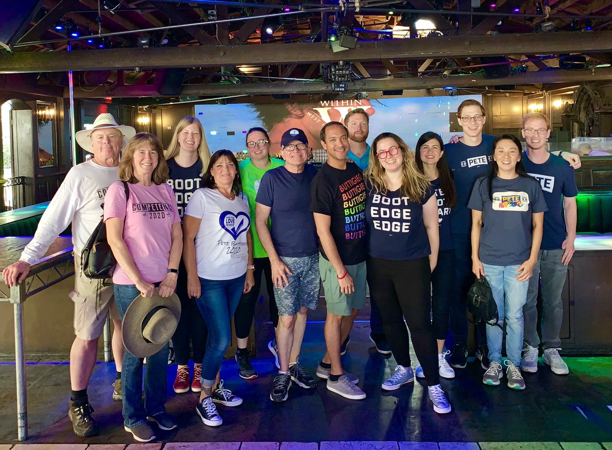 LosAngeles4Pete's tweet photo. The Los Angeles for Pete grassroots team showed up to @CicLAvia today and engaged in conversation with folks along the six mile route, sharing @PeteButtigieg’s message and a bit of why we support him! 💪🏻🇺🇸

#PeteForAmerica #TeamPete #Pete2020 #PFA #WinTheEra #CicLAvia @Lis_Smith https://t.co/gQ4j3NNrq1