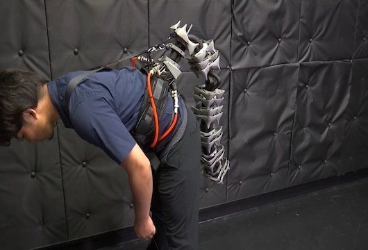 BillingViews's tweet image. Japanese researchers have built a robotic tail they say could help unsteady elderly people keep their balance. #robot #robotictail disruptive.asia/japanese-resea…