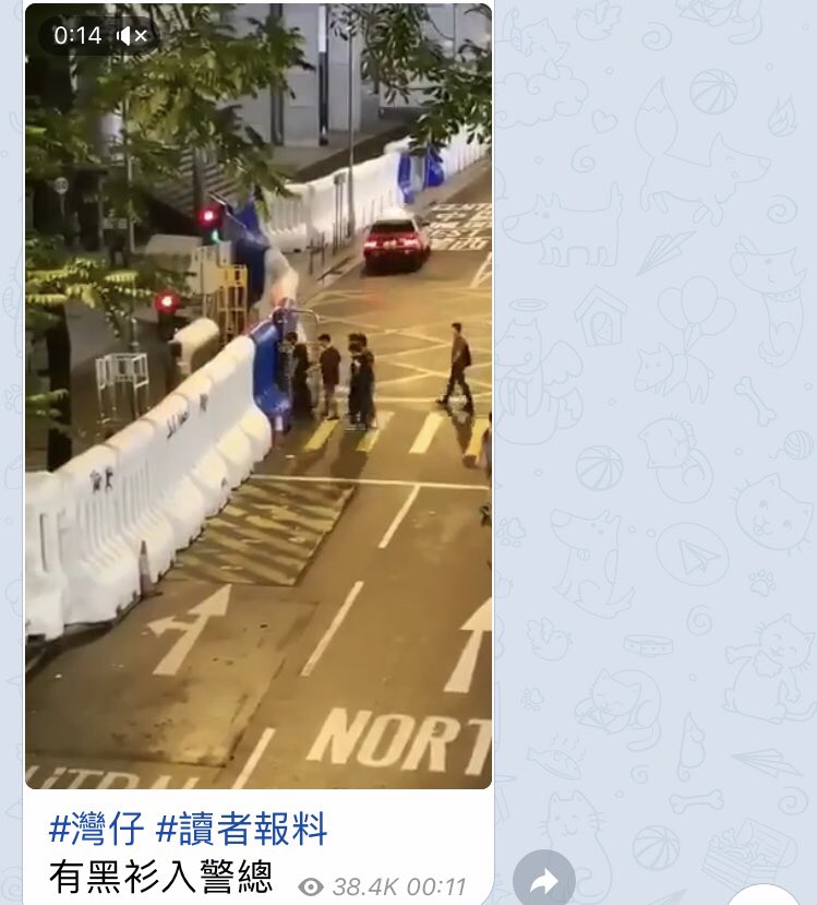 LittlePeopleVo1's tweet photo. [18 Aug 2019, 00:11]
Some “protesters” (black, white &amp; grey cloths) went back to Wan Chai Police Headquarter as nothing happen as their plan after over 1.7 million people huge crowds rally peacefully.
#blackcloth #whitecloth #greycloth #PoliceHeadquarter #WanChai 
#黑警 #黑衣白衣 https://t.co/raLVjGdS7P