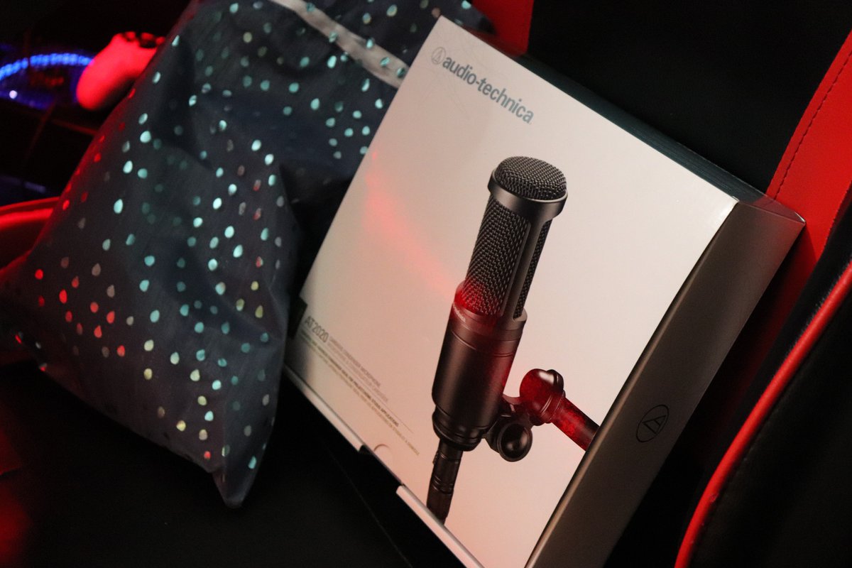 Words can't describe how excited I am right now, thanks to <a href="/TeamStreamGifts/">StreamGifts</a> and their service, one of my viewers were able to send me this amazing gift! 🎁 I've been using a $20 Neweer mic for the past 2 years, it's upgrade time! 😎 Thank you RiceMan96 💜💙