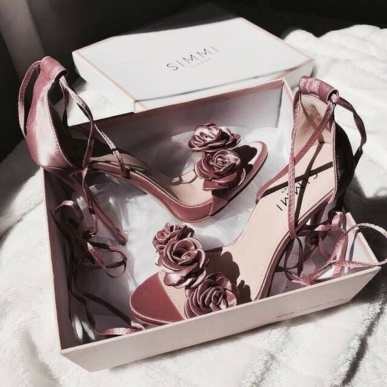 flirtyweapons's tweet photo. ¡Mi amorcito, @onetouchoflight! Feliz cumpleaños al amor de mi vida, la mejor mujer de toda la Dimensión Mágica, una esposa maravillosa, una madre espléndida y una excelente reina. Te mereces todo lo bueno de este mundo y todos los otros, así que nunca dudes de tu valor. › https://t.co/IB9rLDghmw