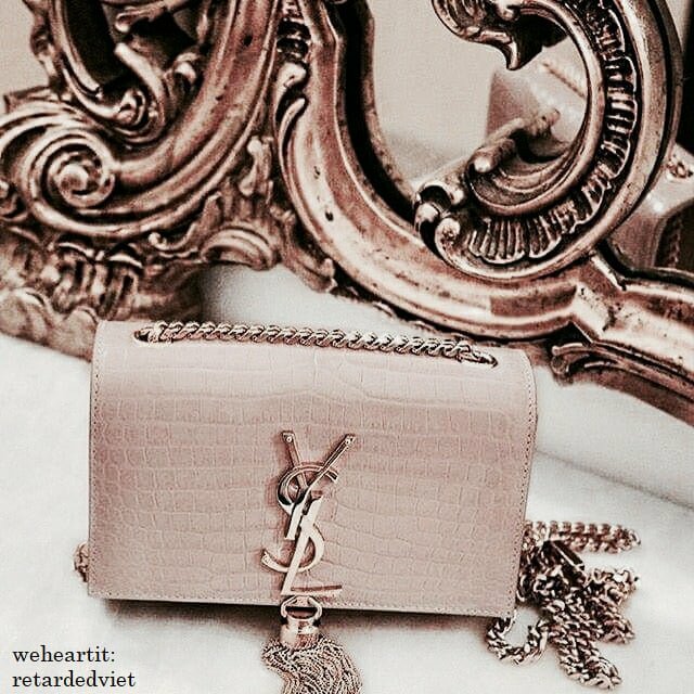 flirtyweapons's tweet photo. ‹ Por cierto, como regalo de cumpleaños, nuestros hijos accedieron a cuidar del reino y de ellos mismos durante una semana. Estoy seguro que bajo el comando de Sunny, Selene y Britton sobrevivirán. Así que, ¡escoge el lugar al cual deseas viajar y nos iremos! https://t.co/JXrB4tcEfh