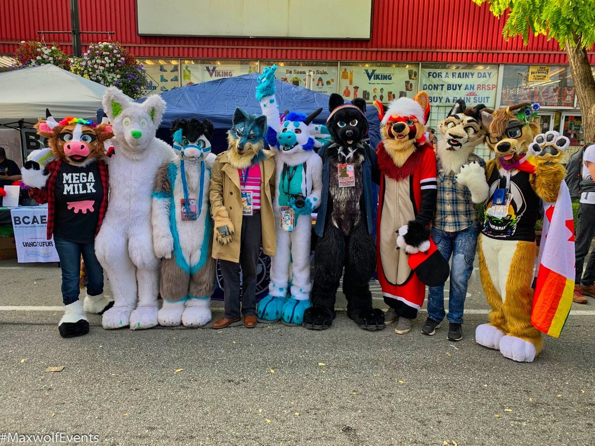 NibblesTheFen's tweet photo. Had a Great time out @newwestpride with everyone :D Definitely look forward to it again!!

#MaxwolfEvents #Pride https://t.co/f2vOBMsAzG