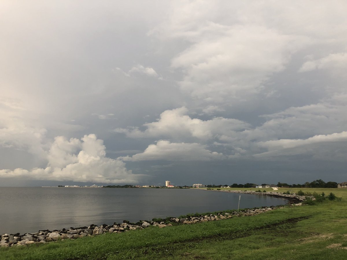 KG5GJT's tweet photo. Great SO-50 pass at 0029z! Worked the pass from the shore of Lake Pontchartrain after a thunderstorm moved out. Thanks @KF7Romeo @charliehotel10 #K8II @AK7DD and #AI4AK, 73 to all! Surprised how many QSOβs were made despite the difficulty of the pass. #AmateurRadio @AMSAT https://t.co/cLjdVtXki1