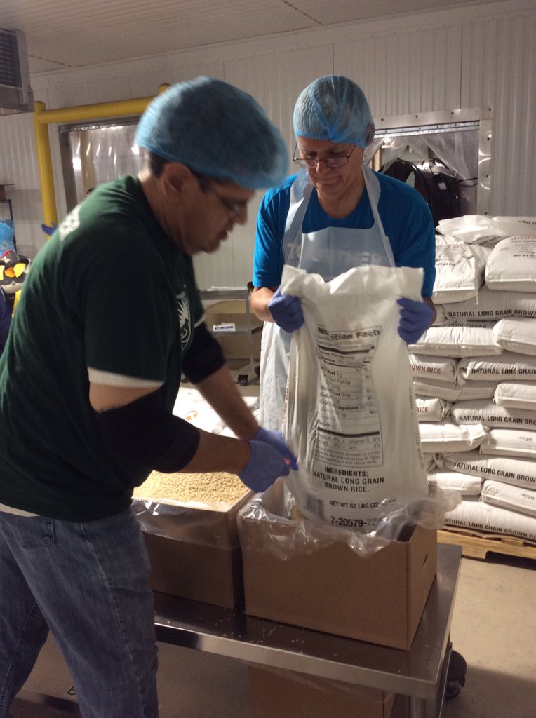 sa5137's tweet photo. AT&amp;T volunteers repacking 7,650 lbs. of brown rice at the Greater Chicago Food Depository. https://t.co/DeBrH47p2B