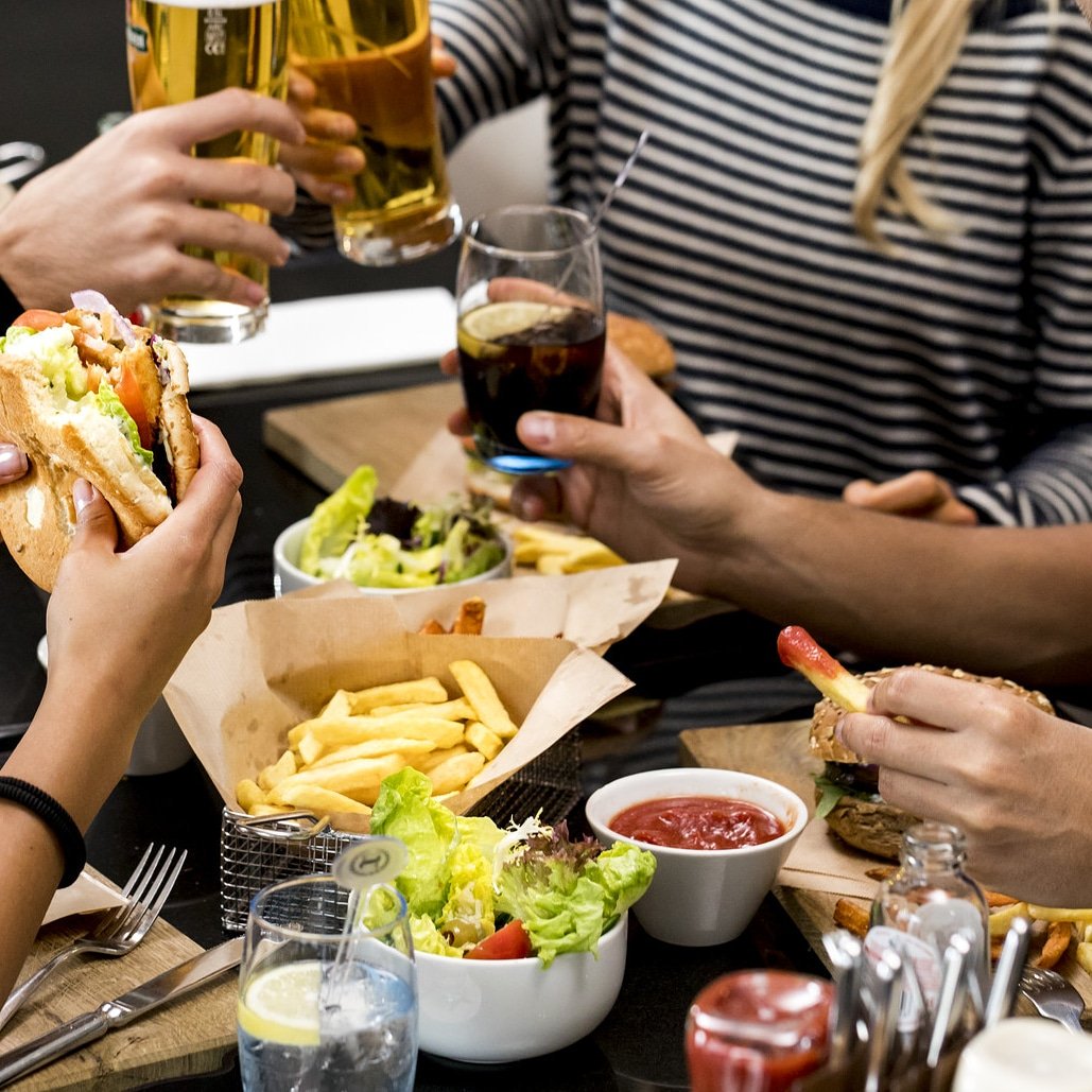 FourPointsLA's tweet photo. Te queremos recordar que durante toda la semana puedes disfrutar en nuestro tercer piso Bar Best Brews la nueva carta snack 🍟🍔🥪🍕🍺🍹🍸 ¡Te esperamos!

#lifestylehotel #beerday #snack #pizzalovers #hamburguerLovers #fourpoints #fourpointsla #Losangeles https://t.co/xzGYMPFFSw