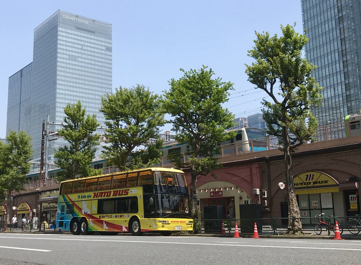 FusoOfficial's tweet photo. Keeping tourists cool as they cruise the city streets. ☀️
📸 via Instagram: hiroshi339717
#fuso #fusobus #travel #aeroking https://t.co/Kxk9IY6FQ9
