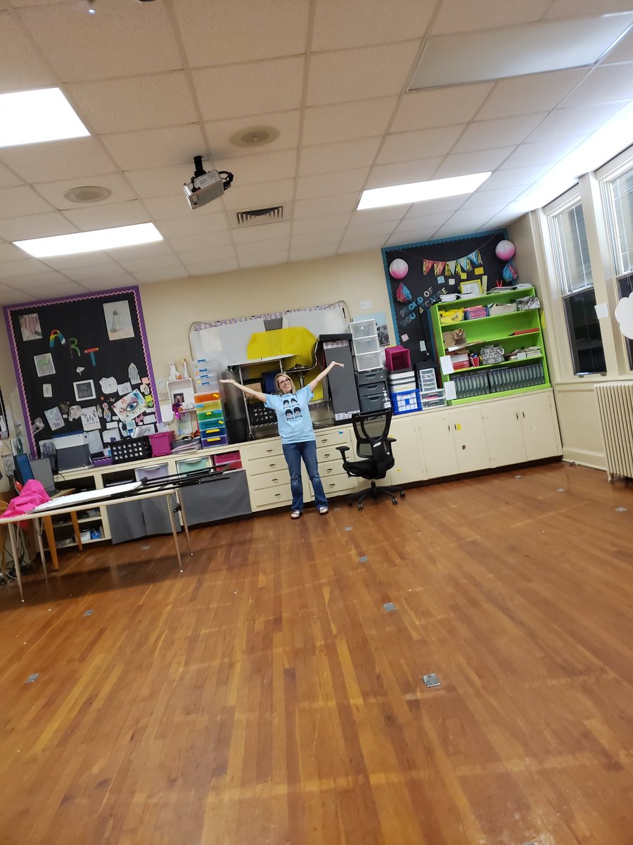 hg_oliphant's tweet image. We pack up for a fresh start each year! It&apos;s overwhelming to start again. This year I did my first #clearthelistnc &amp;amp; have been blessed w/ organization drawers &amp;amp; hanging pockets!
 I go back to pour myself into the new kids! I&apos;d love help to #clearthelist  and be fully ready!